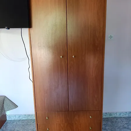 Irina's Stoudio 7 Pszakúdia